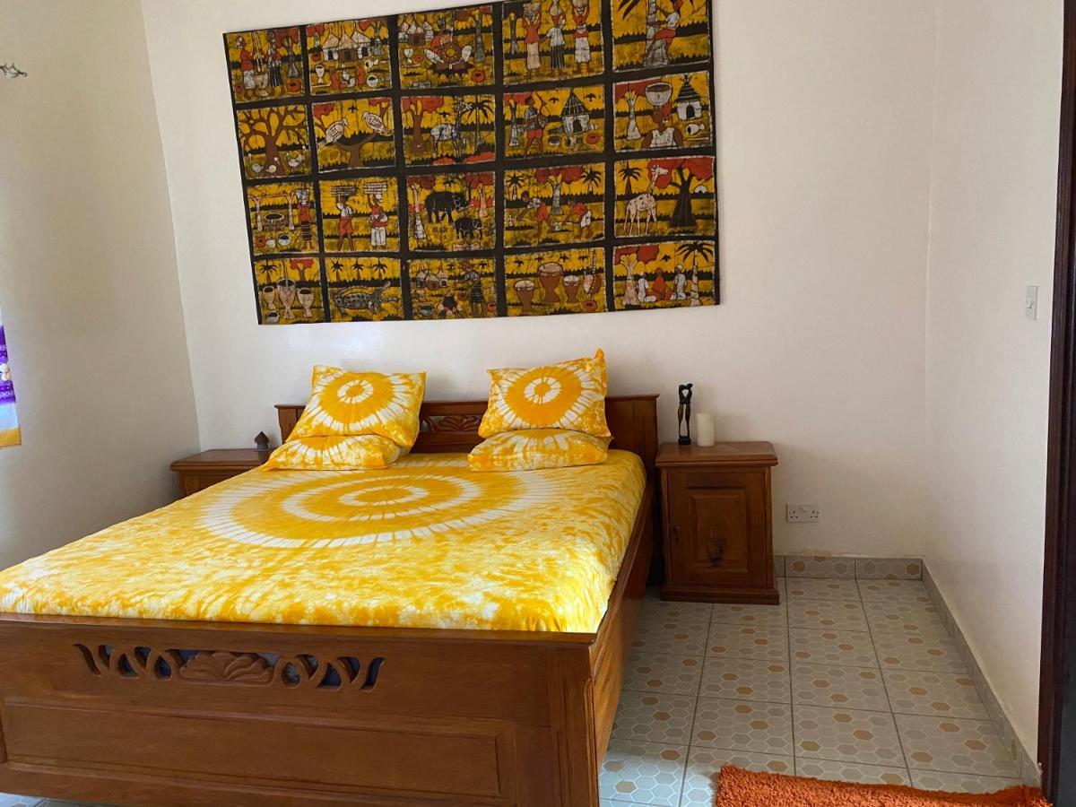 Hotel Dabo House à Brufut Extérieur photo