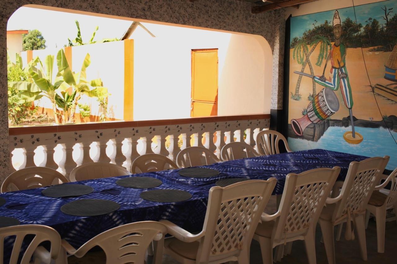 Hotel Dabo House à Brufut Extérieur photo